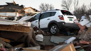 Tornádo zabilo minimálne 13 ľudí