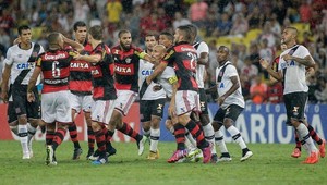 Kartový virtuóz! Štyri červené karty na jedno vytiahnutie