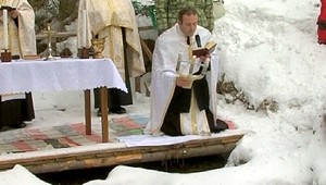 V Litmanovej lieči chorých svätená voda. Odháňa vraj aj satana