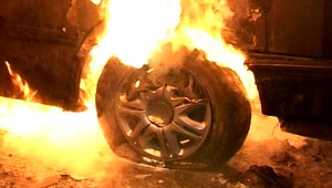 Prebral mu frajerku, dal mu podpáliť auto