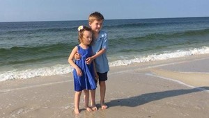 Otec zverejnil srdcervúcu fotografiu detí: TOTO by nemal zažívať žiadny rodič!