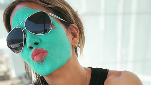 TAKTO bežná 57-ročná žena nevyzerá! Úplne nahú herečku ukázal svetu jej priateľ!