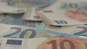 Pre zlé časy už míňame menej. Ekonomiku brzdí pokles spotreby