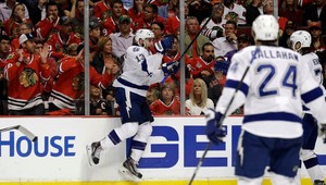Dve asistencie Hossu nepomohli Chicagu, Tampa vedie v sérii 2:1