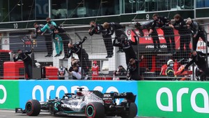 VC Eifelu: Fenomenálny Hamilton vyrovnal Schumachera