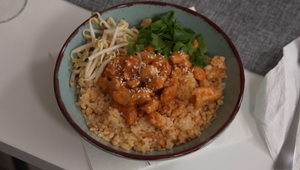 Hlavné jedlo: Včela na kurati