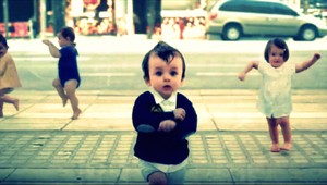 VIDEO. Tancujúce bábätká alebo keď zázračne omladnete