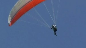 Leteckí záchranári pomáhali vážne zranenému paraglajdistovi