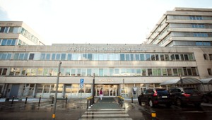 Urológa prichytili pri preberaní úplatku, chce dohodu o vine a treste