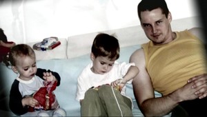 Život v utajení skončil. Andreja Gajdára zatkli pred očami detí