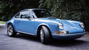 Vo všetkom je ako kultová 911-ka, len elektrická