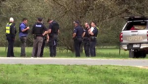 Útočník zastrelil dvoch policajtov, tretí utrpel zranenia