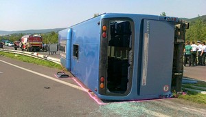 Nehoda autobusu pri Bratislave má druhú obeť (†75)