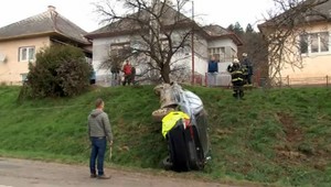Mladík dostal šmyk, prevrátil sa do svahu
