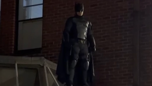 Batman zasiahol priamo v uliciach. V kostýme prenasledoval zlodeja kabelky