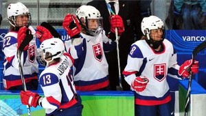 Cieľ slovenských krások? Záchrana medzi hokejovou elitou