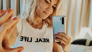 Dara nemá núdzu o pozvania na rande. Mužov odhadzuje lopatou