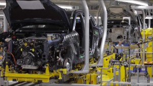 Automobilky nových ľudí neprijímajú, naopak, prepúšťajú