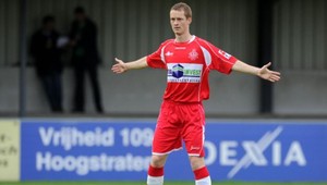 VIDEO. Zahodil penaltu, z následnej dorážky vystrihol nožničky!