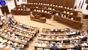 Parlament čaká rokovací kolotoč. Prerokovať by mali 100 bodov