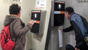 Dôchodcovia kradli toaleťák, posvieti si na nich tento AUTOMAT