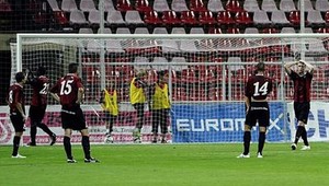 Spartak Trnava prvým odpadlíkom, Pecze vinil rozhodcu