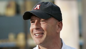 Brucea Willisa vyrušili pri sprchovaní