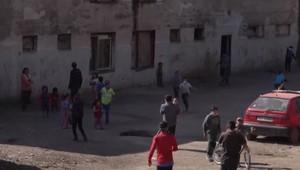 Nedisciplinovanosť v košických osadách: Rómovia nenosia rúška a naďalej sa stretávajú v skupinkách