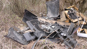 Nápor áut pri hranici s Ukrajinou neutícha. Obec zápasí s vrakmi aj neporiadkom