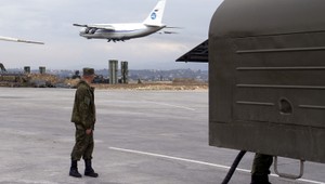 Rusko začalo sťahovať zo Sýrie vojnové lietadlá