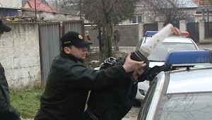 Agresívny muž napadol družku aj privolaných policajtov