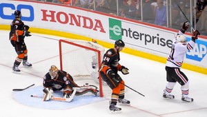 Hossa dotiahol Chicago víťazným gólom v 7. zápase do finále Stanley Cupu!
