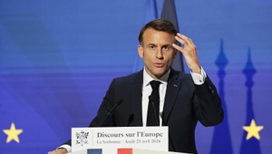 Macron pred Dňom Bastily pritvrdil: Európa je pripravená brániť slobodu aj za cenu ľudských obetí