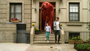 Zo šteniatka vyrástol obrovský pes! Rodinná komédia pobaví veľkých aj malých divákov