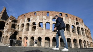 Európske krajiny uvoľňujú opatrenia: Španieli otvárajú pláže, niektoré krajiny začínajú s turizmom