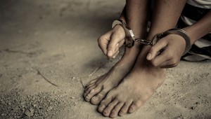 Žena otrávila piatich ľudí na rodinnej oslave, pretože sa posmievali jej vareniu