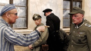 Väzeň koncentračného tábora identifikuje dozorcu SS