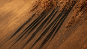 Záhadné tmavé pruhy na Marse? Vedci sa roky mýlili!