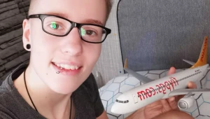 Žena, ktorú sexuálne priťahujú lietadlá, sa chce vydať za hračkársky Boeing