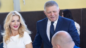 Polícia preveruje video, na ktorom sa muž v Handlovej vyhráža voličkám Roberta Fica