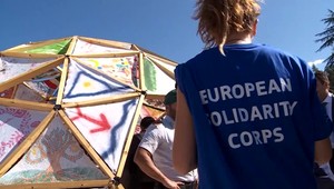 Veľká príležitosť pre mladých. Európsky zbor solidarity im pomôže vycestovať a realizovať sa