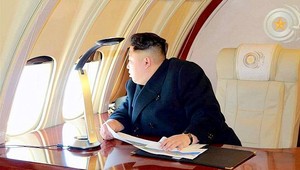Kim Čong-un sa lietania nebojí, pilotuje Air Force un