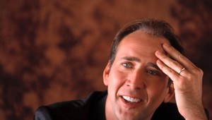 Po piatykrát sa oženil! Hviezdny herec má manželku mladšiu ako je jeho syn!