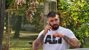 Polícia hľadá svedkov nehody v Nitre. Účastníkom bol šéf SIS Pavol Gašpar