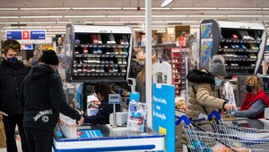 Dvadsať percent Európanov, vrátane Slovákov, žije na hranici chudoby. Europoslanci chcú zvýšiť ich príjmy