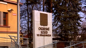 Rodičov, ktorí s deťmi unikali pred políciou, vydali do Česka. Deti ostali na Slovensku