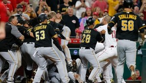 Hromadná bitka v MLB! Stačila chvíľka a začalo peklo