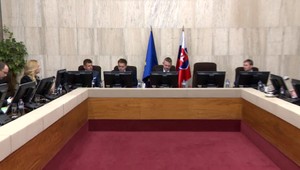 Obstarávanie modernizácie letiska Sliač má prebiehať tajne. Analytikovi to smrdí korupciou