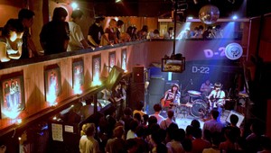 Kobra ide po nočných podnikoch, pozrite si ich kontrolu