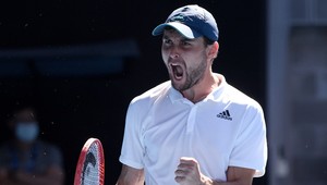 Kvalifikačné neúspechy ho neodradili, bude hrať grandslamové štvrťfinále